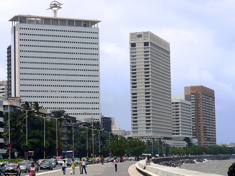 Escorts at Marine Drive Mumbai - Queens Necklace